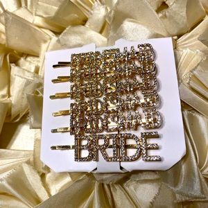 Beautiful set of hair clips for your special day